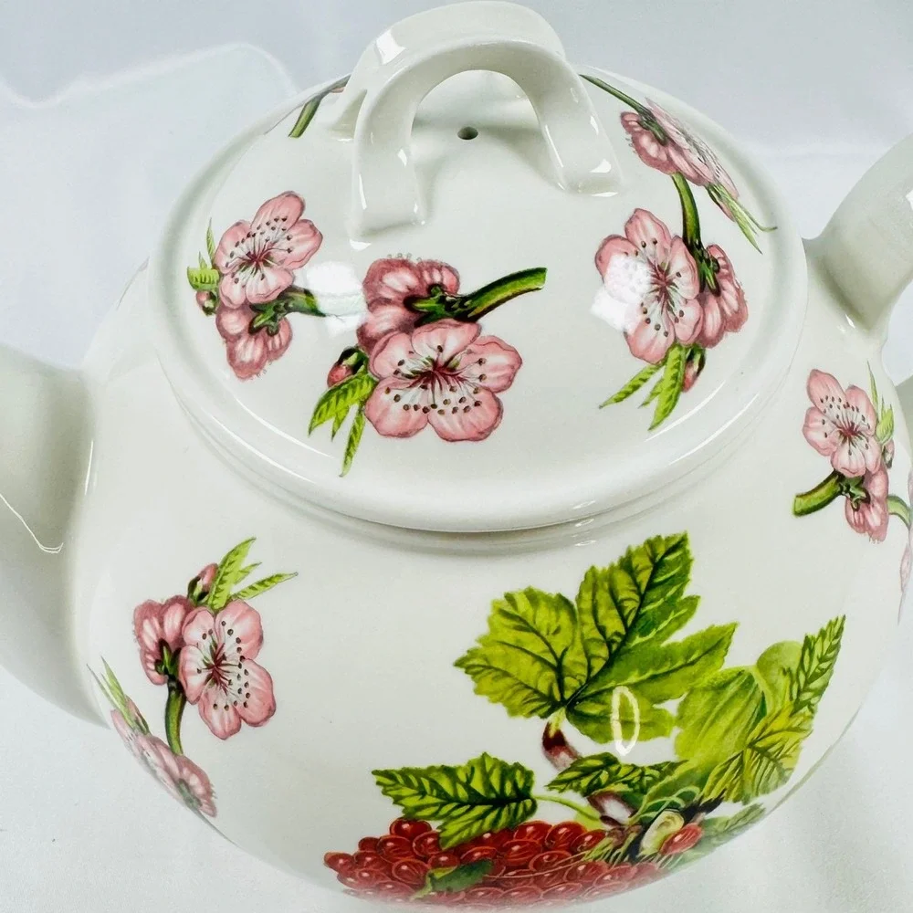 Portmeirion Pomona The Red Currant Teapot Susan Williams-Ellis Made in Britain